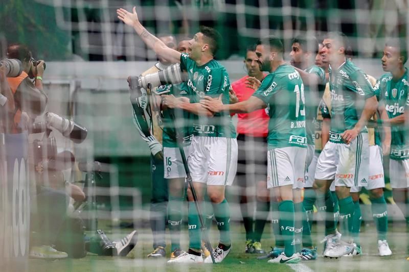 Palmeiras busca acercarse al título del fútbol en Brasil, con cambios en el partido contra Paraná