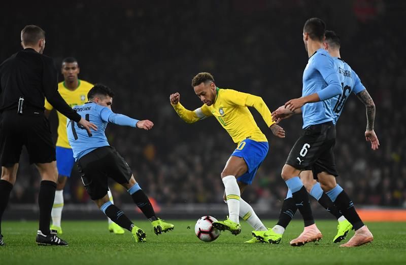 0-1. Neymar replica los vítores con un escaso penalti