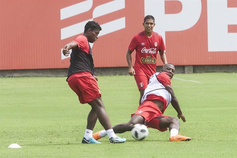 Araujo espera que ante Costa Rica la selección de Perú tenga "otra historia"