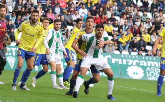 1-3. El Cádiz hunde al Córdoba en el último minuto