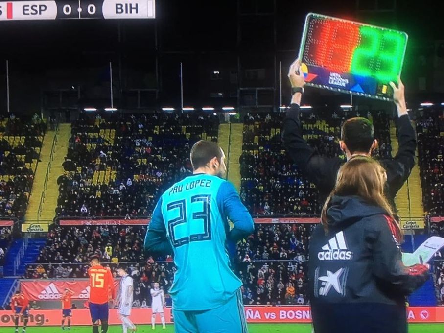 Pau López debuta con la Selección