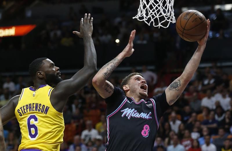 97-113. James se exhibió ante su exequipo de los Heat con 51 puntos y un triunfo