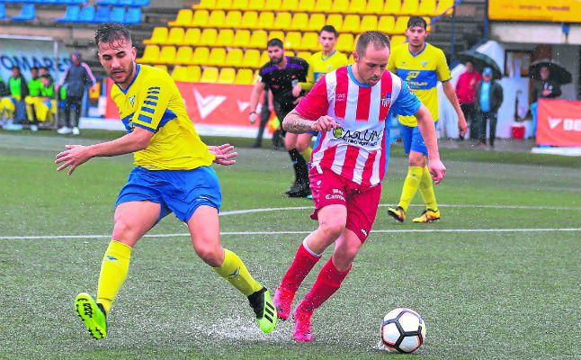 El Tomares da un golpe en la mesa
