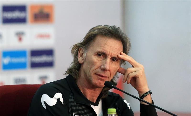 Perú y Costa Rica se miden por un triunfo que les haga terminar bien el año