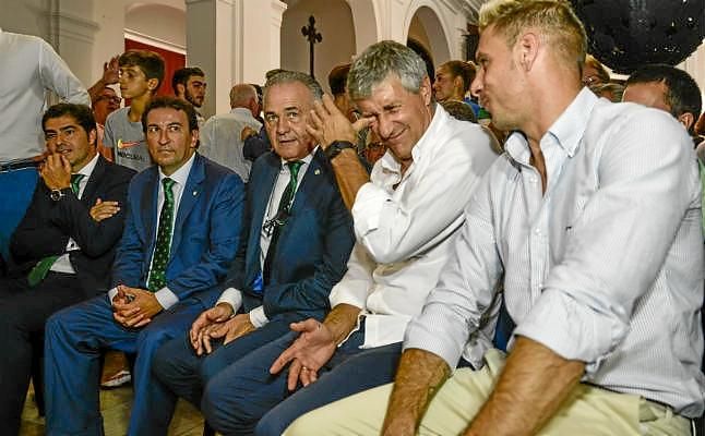 Mucho que hablar antes de sentarse