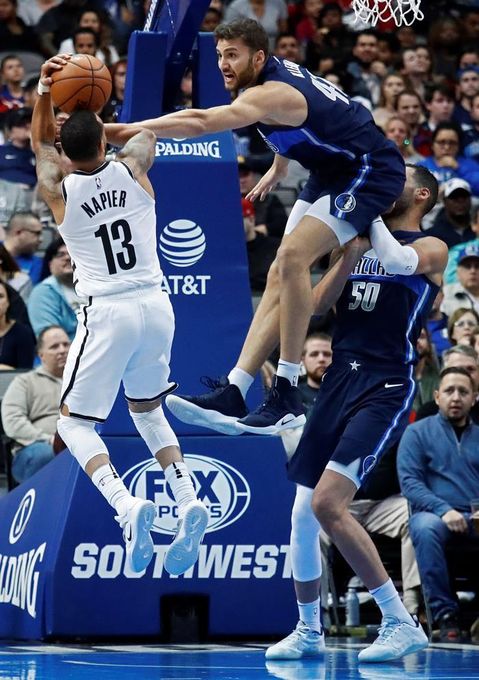 119-113. Barnes conduce la victoria de los Mavericks