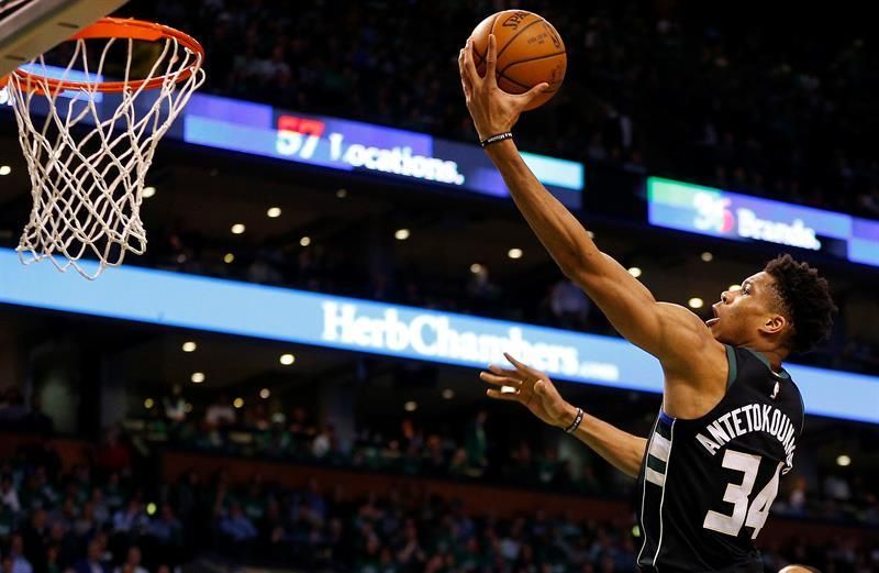 143-100. Antetokounmpo marca la diferencia en el duelo de líderes