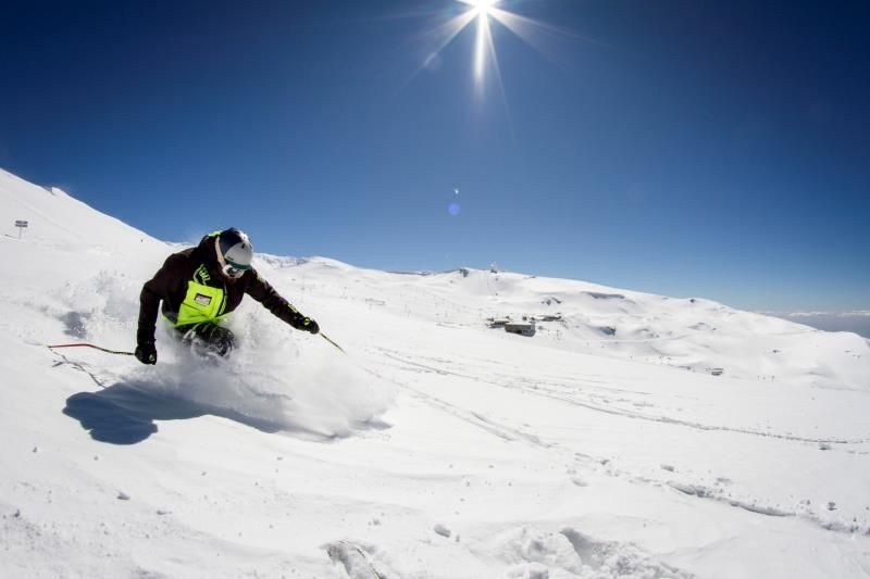 La estación de Sierra Nevada abrirá el sábado su temporada invernal, según Díaz