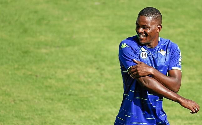 William Carvalho echa una mano al Sporting