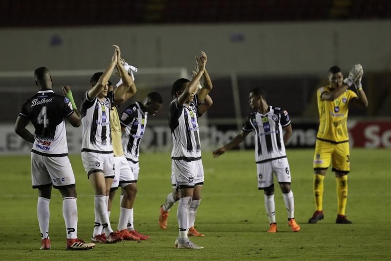 El Tauro F.C. es el primer finalista del Apertura 2018 del fútbol panameño