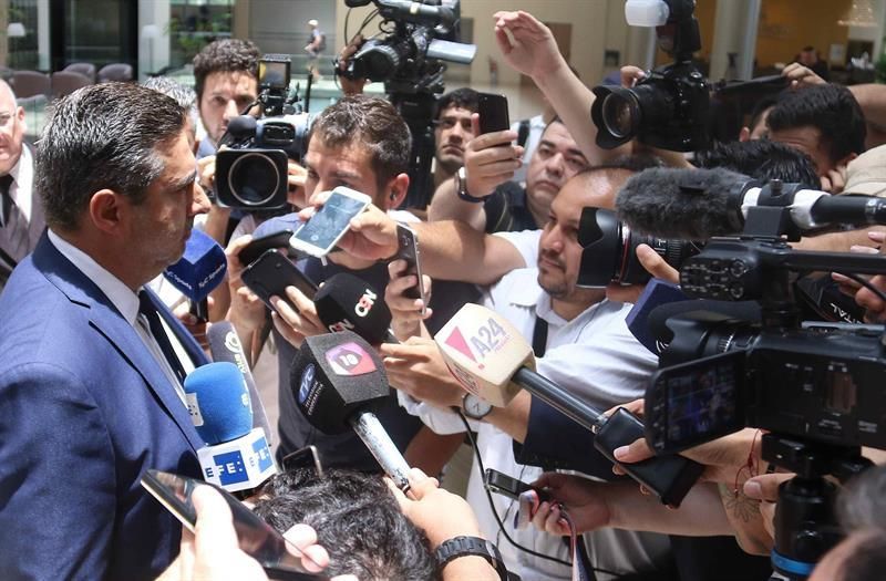 Angelici: "No aceptamos jugar ningún partido"