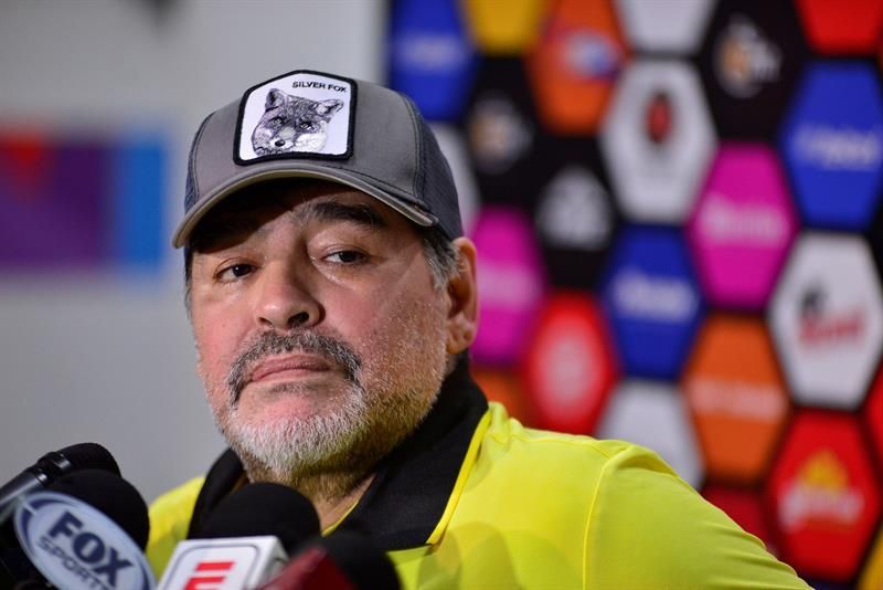 Maradona, multado por declaraciones contra un árbitro