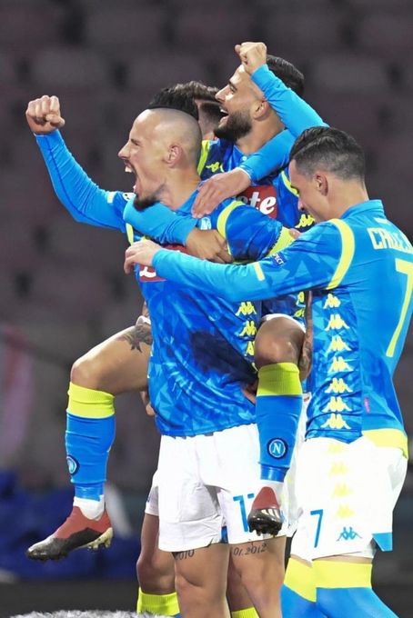 3-1: El Nápoles golea y es líder, pero se jugará el pase a octavos en Anfield