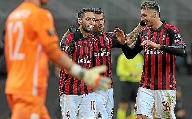 El Milan remonta y golea al Dudelange (5-2)