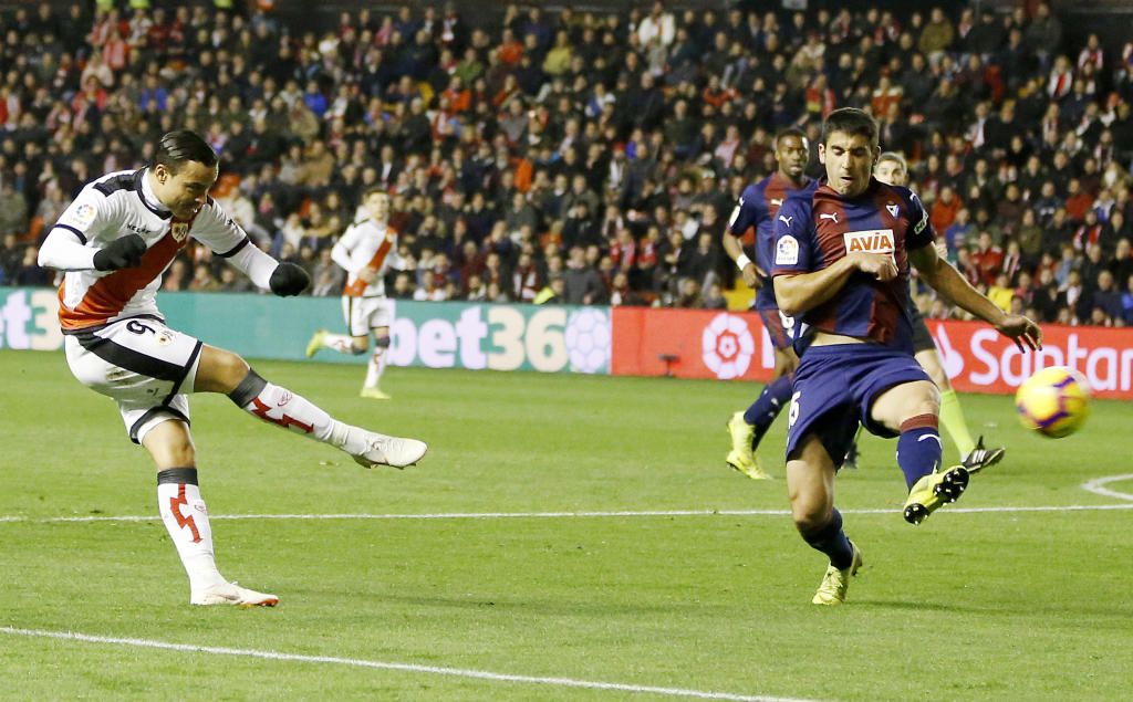1-0. Embarba alivia al Rayo y frena al Eibar