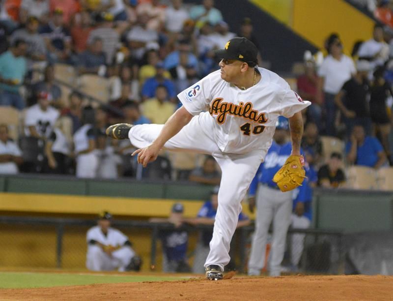 Los Tigres vencen a las Águilas y se acercan a la cima del béisbol dominicano