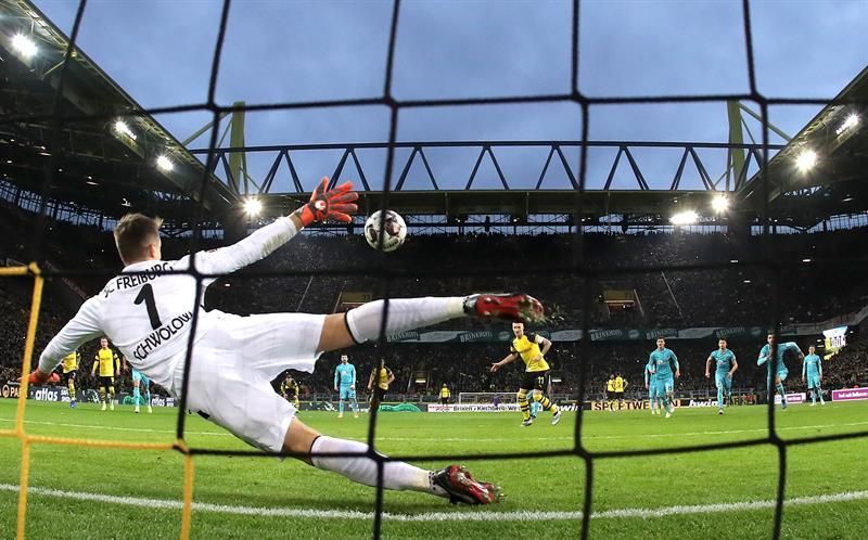 Alcácer sigue haciendo goles para el Dortmund y el Bayern vence al Bremen