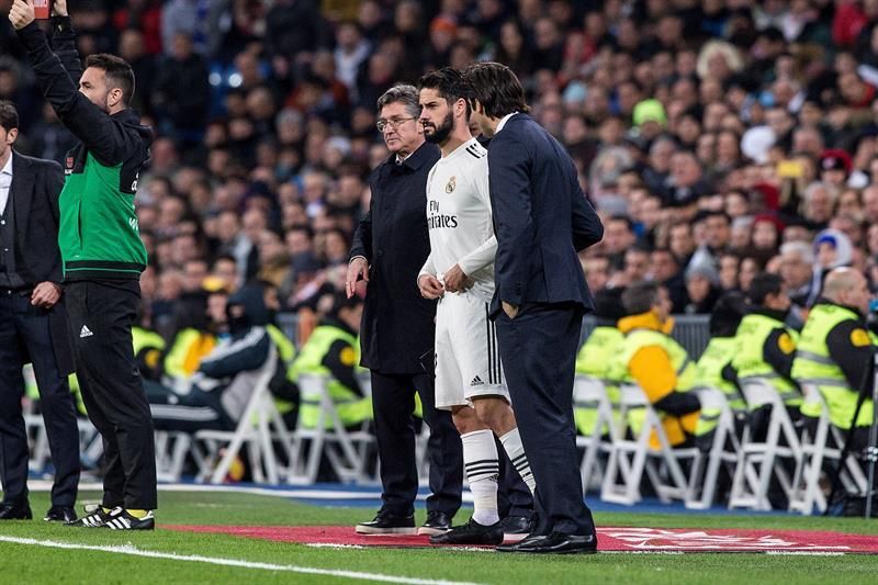 Isco salió en el minuto 80 y fue recibido con una gran ovación
