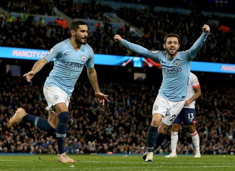 El Manchester City se afianza en el liderato; el United atascado