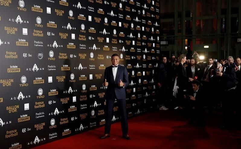 Mbappé, elegido mejor jugador joven del año