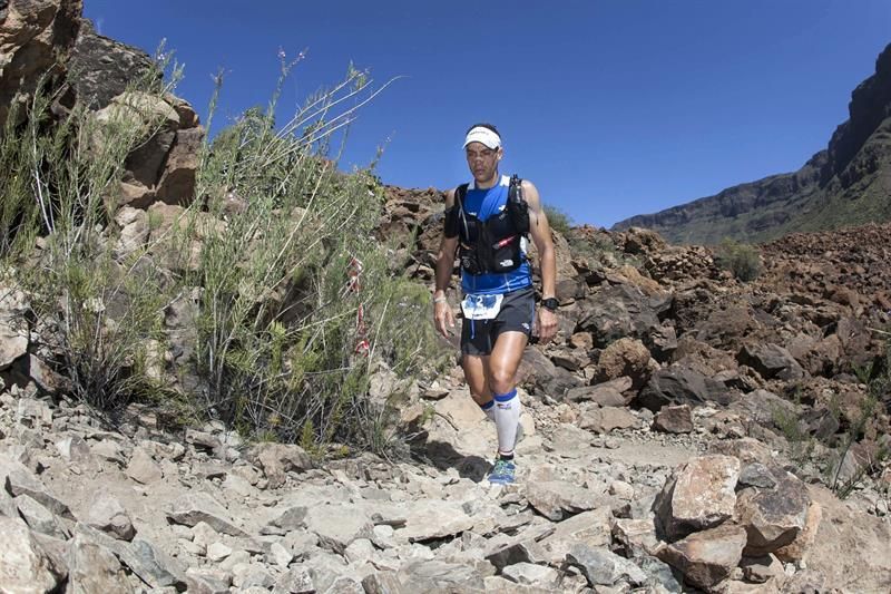 El español Durán sigue al frente del Medio Maratón de las Arenas