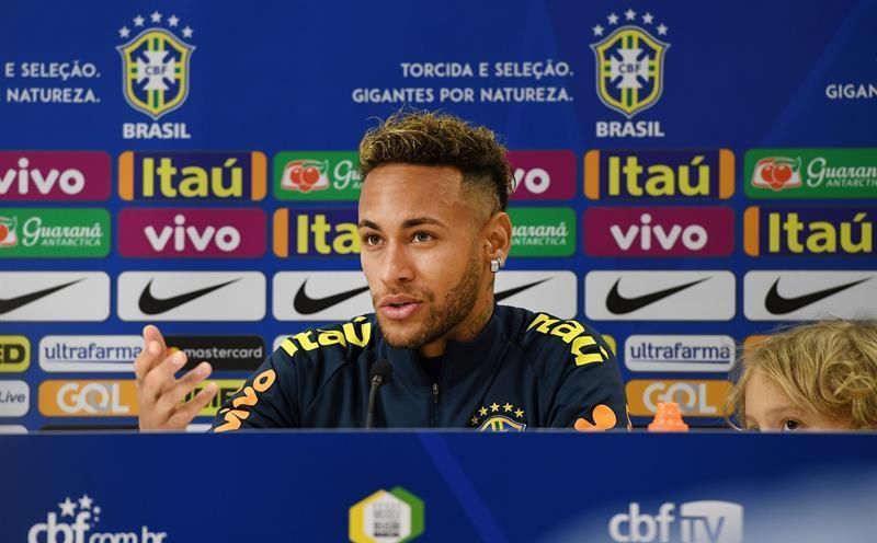 Neymar: "Todos los grandes futbolistas deberían jugar alguna vez en la Premier"