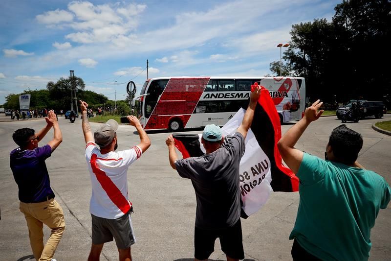 River sale hacia Madrid acompañado por un gran dispositivo policial