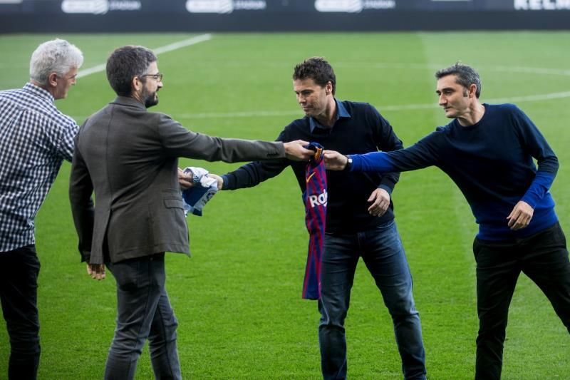 El Barça pone a prueba el liderato en uno de los derbis más igualados