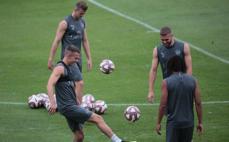 Holding, central del Arsenal, se rompe el ligamento cruzado anterior