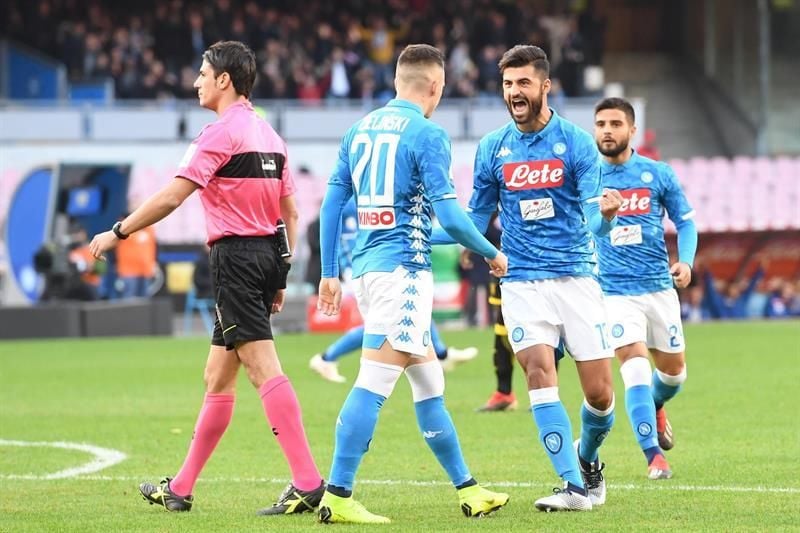El Nápoles golea al Frosinone, sigue estela del Juventus y se aleja del Inter