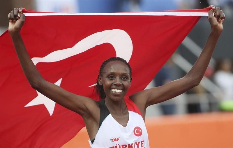 Yasemin Can primera mujer tres veces campeona de Europa de cross