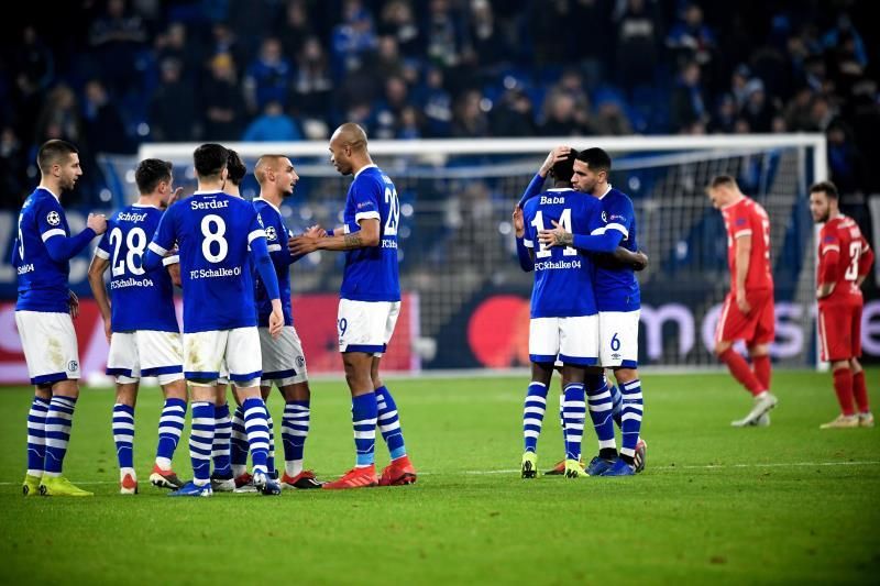 1-0. Schöpf le da un triunfo agónico al Schalke en un duelo con poco fútbol