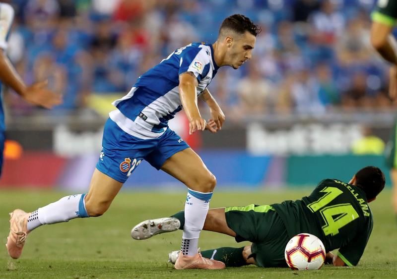 Mario Hermoso estará alrededor de un mes de baja