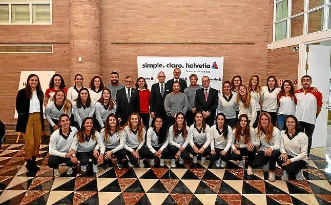 Helvetia Seguros recibe al equipo nacional de hockey hierba femenino