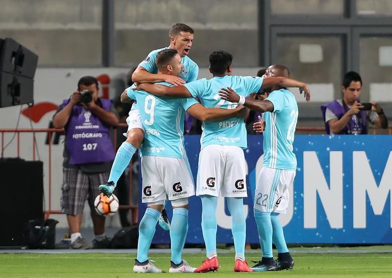 1-4. Cristal golea a Alianza Lima en el partido de ida por el título del fútbol peruano