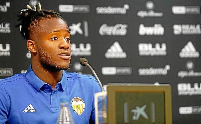El Valencia abre la puerta de salida a Batshuayi y Gameiro