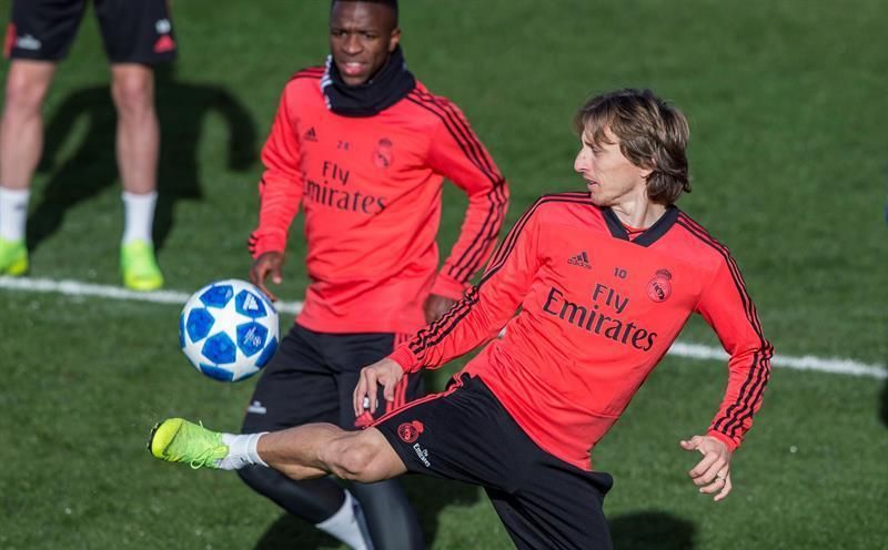 Modric asegura se queda en el Real Madrid hasta cumplir contrato