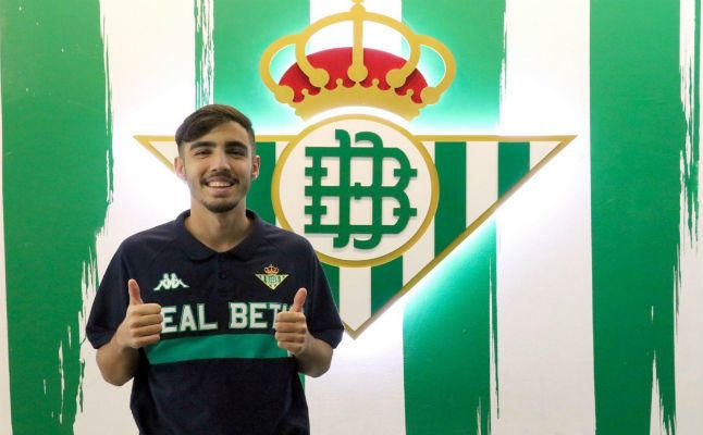 Roberto Abreu renueva con el Betis hasta 2022