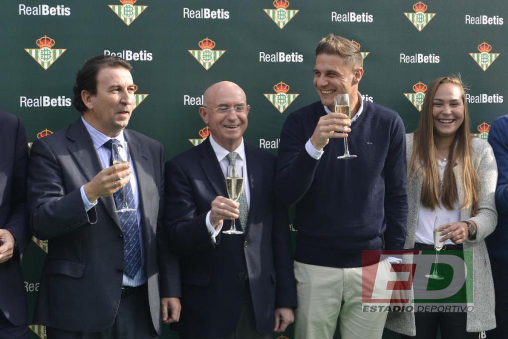 Serra quiere el "dos por uno" de la Europa League