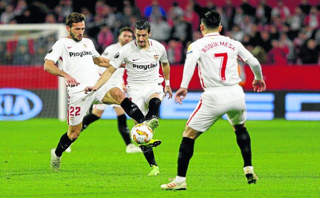 Los recambios para Sarabia y Banega