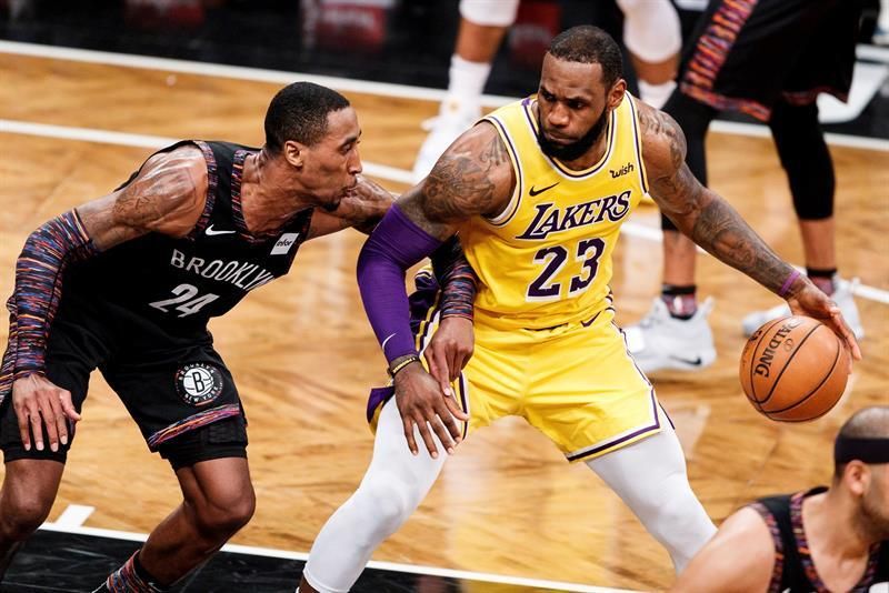 115-110. Russell se venga de los Lakers y mantiene ganadores a los Nets
