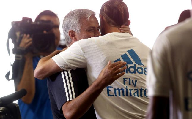 "Veo a Mourinho con muchas opciones de entrenar al Real Madrid"