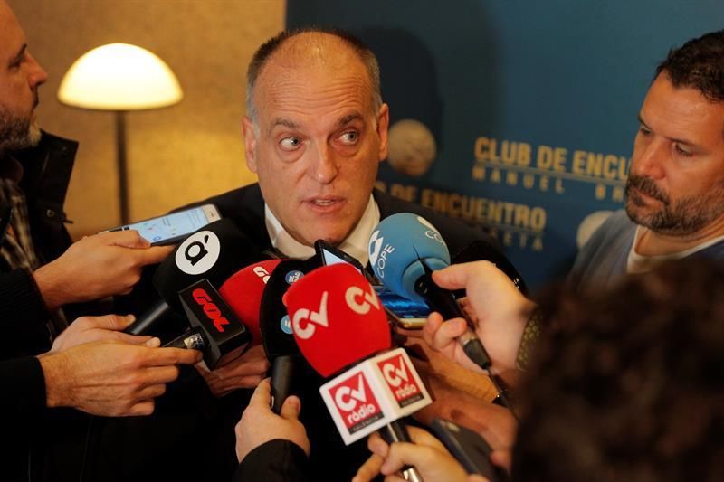 Tebas traslada a territoriales su "más firme apoyo" a fútbol no profesional