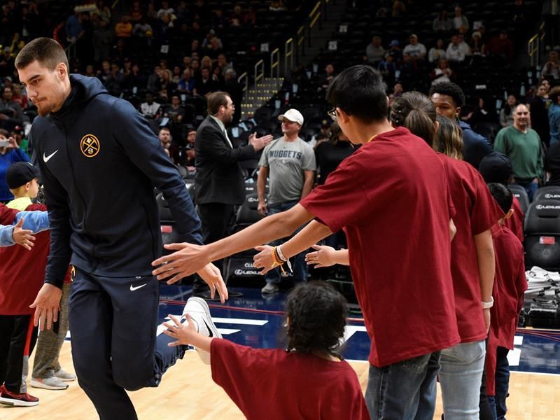 Los líderes Nuggets de Juancho se enfrentan a los Pistons de Calderón