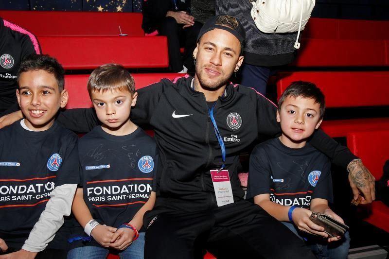 Neymar ya está en Brasil para pasar las navidades con permiso del club