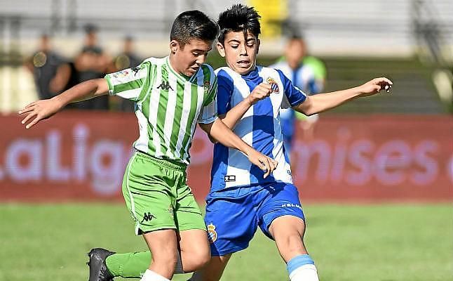 El Betis pasa a 'semis' tras ganar por penaltis al Espanyol en LaLiga Promises
