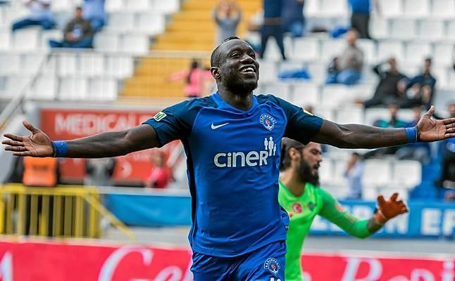 Vinculan a Betis y Sevilla con un goleador de moda