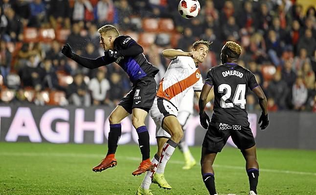 Míchel no cita a Álex Alegría, con pie y medio fuera