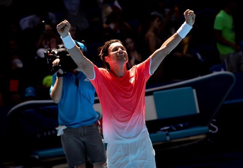 España gana a Francia, pero Garbiñe Muguruza se retira lesionada