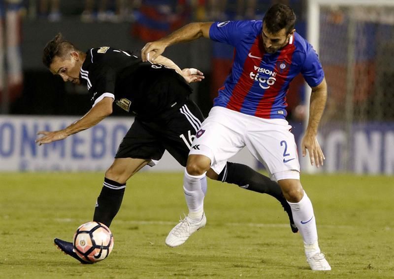 El lateral derecho paraguayo Raúl Cáceres ficha por el Vasco da Gama